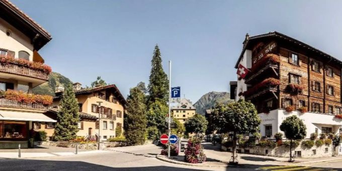 Die Bahnhofstrasse in Klosters. Die Bahnhofstrasse in Klosters
