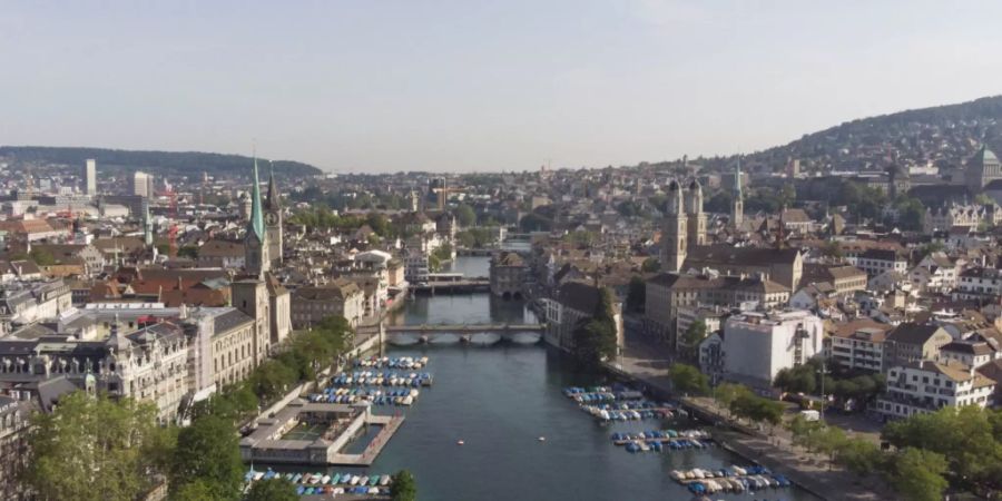 Vom Ausbleiben ausländischer Gäste hart getroffen sind in der Schweiz insbesondere Hotels in den Städten, wo Geschäftsreisende, Kongressteilnehmer oder ausländische Touristen oft die wichtigsten Kunden sind. (Symbolbild)