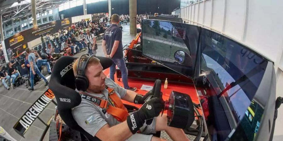 Für SImracing ist so ein aufwendiges Setup zwar nicht notwendig, aber möglich. (Archivbild). Foto: Thomas Frey/dpa