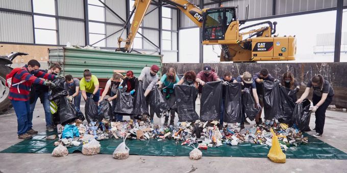 Gruppenfoto mit einigen Helfenden in der Bausort Niederlenz. NIKIN Clean-up-Day