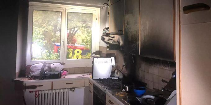 Der verbrannte Küche des Mehrfamilienhauses in Neuhausen am Rheinfall SH. Brand Neuhausen SH