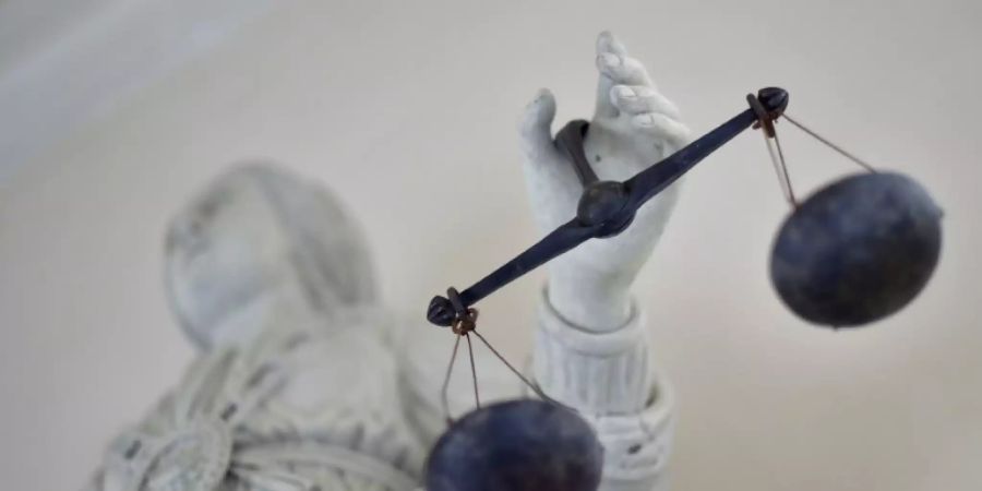Waagschalen der Justitia