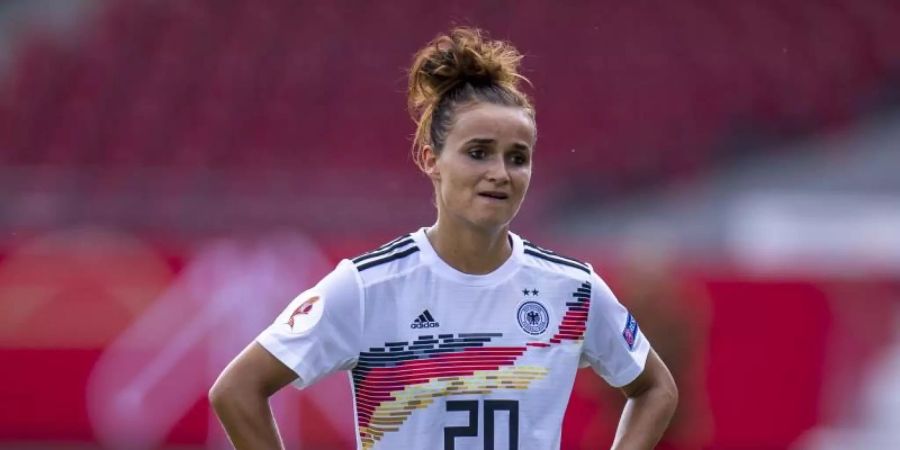 Kritisiert, dass der Frauenfussball beim DFB oft zu kurz kommt: Nationalspielerin Lina Magull. Foto: David Inderlied/dpa