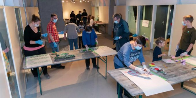 Die Teilnehmer des Workshops Druck-Werkstatt auf Schloss Hallwyl, Seengen. Druck-Werkstatt Schloss Hallwyl Seengen