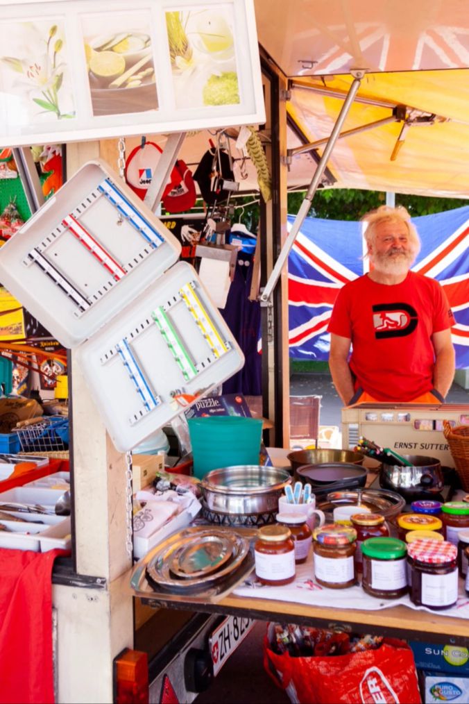 Willi Von Allmen ist der Organisator vom Flohmarkt in Glattbrugg