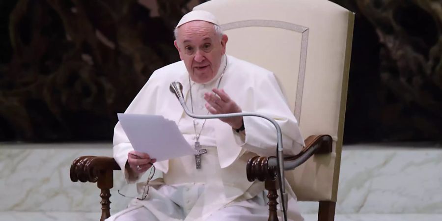 Papst Franziskus spricht während seiner wöchentlichen Generalaudienz in der Halle Paul VI. im Vatikan. Foto: Evandro Inetti/ZUMA Wire/dpa