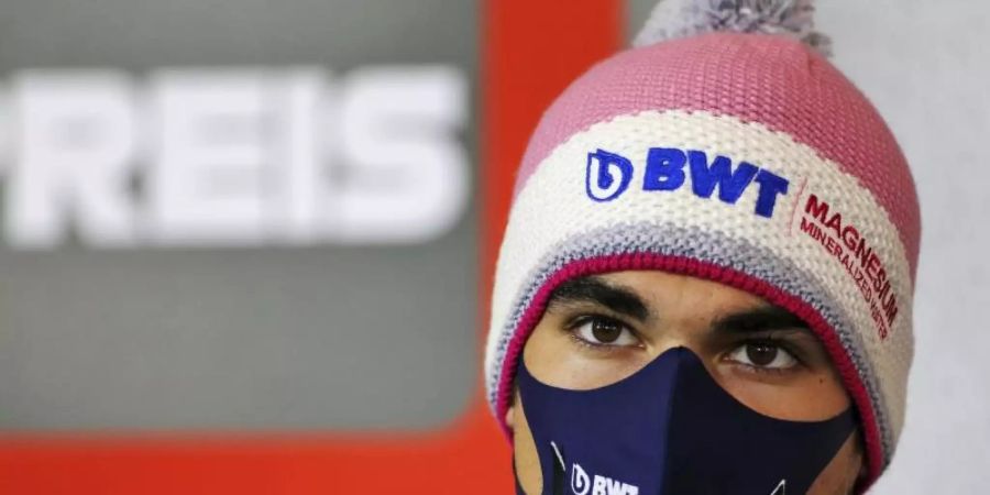 Lance Stroll aus Kanada vom Team Racing-Point nimmt mit Mund-Nasen-Schutz an einer Pressekonferenz teil. Foto: Xpbimages.Com/POOL xpbimages.com/AP/dpa/Archivbild