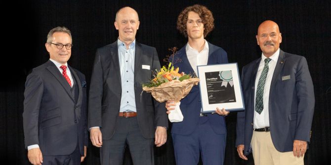 Yves Allenspach, gewinnt den regionalen Siemens Excellence Award.