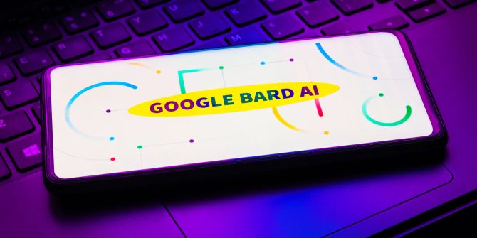 Auf einem Smartphone wird das Logo von Google Bard angezeigt.