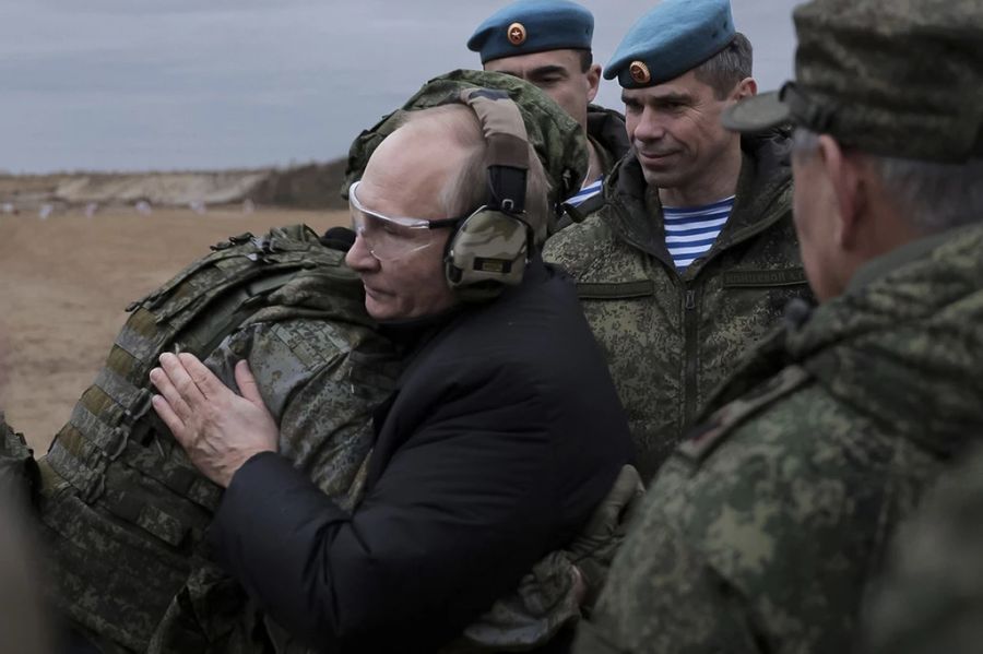 Putin will laut Angaben des «Institute for the Study of War» ukrainische Kriegsgefangene an die Front schicken.