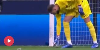 Mbappé verteidigt - Milan-Fans schmeissen Geld auf Ex-Goalie Donnarumma Mbappé verteidigt - Milan-Fans schmeissen Geld auf Ex-Goalie Donnarumma