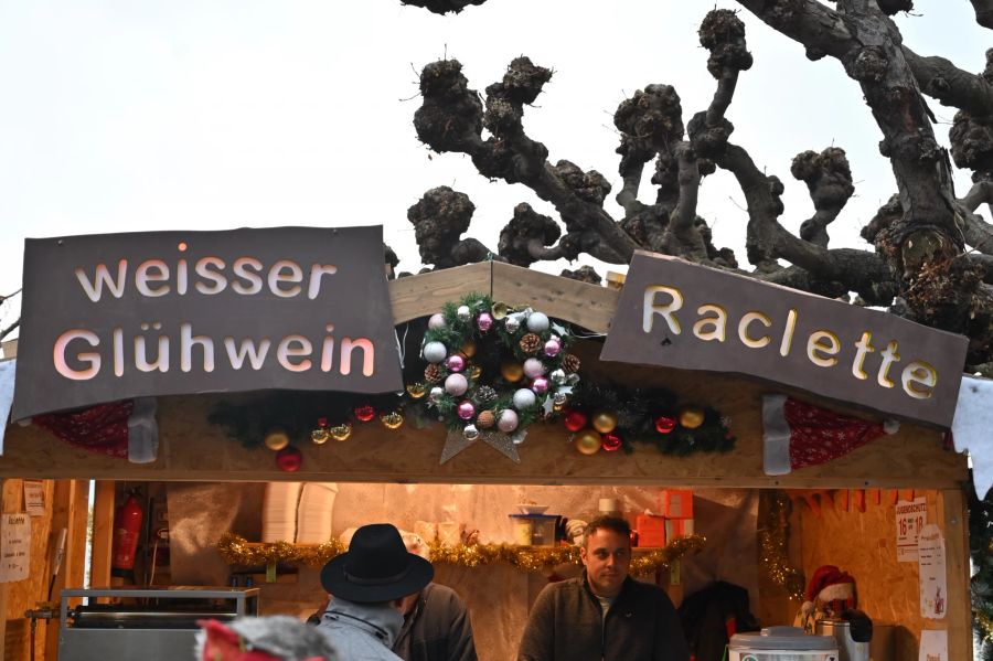 Auch Raclette wird am Christkindmarkt angeboten.