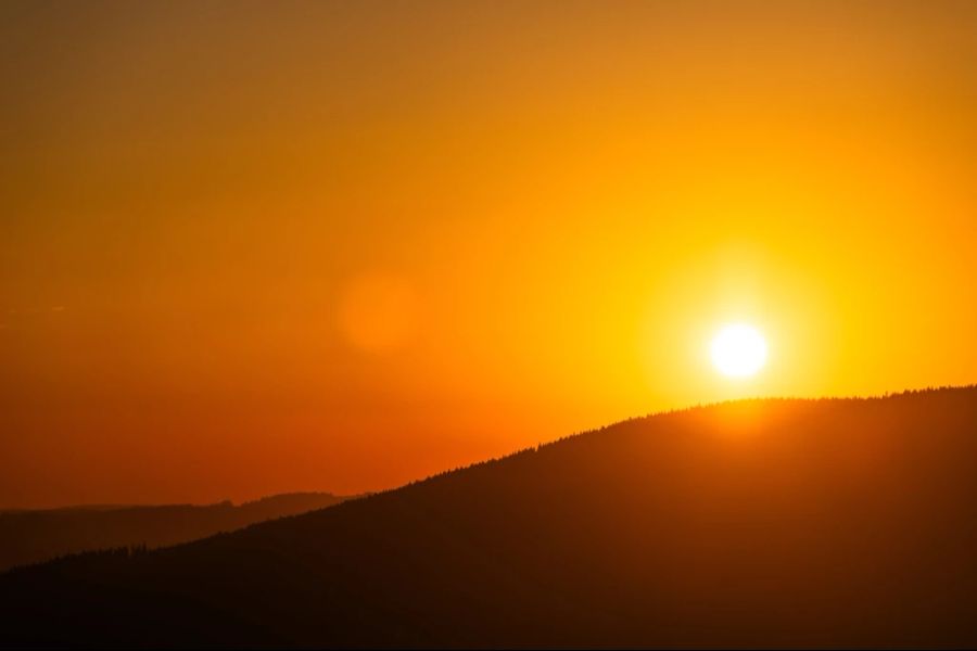 Aktuell geht die Sonne erst etwa um 8 Uhr auf.