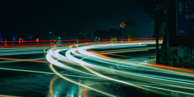 Ein Mann aus Georgia wurde angehalten, als er fast 140 km/h in einer 90 km/h fuhr. Deshalb wurde ihm ein Strafzettel in der Höhe von über einer Millionen Dollar zugesandt. (Symbolbild) Strafzettel