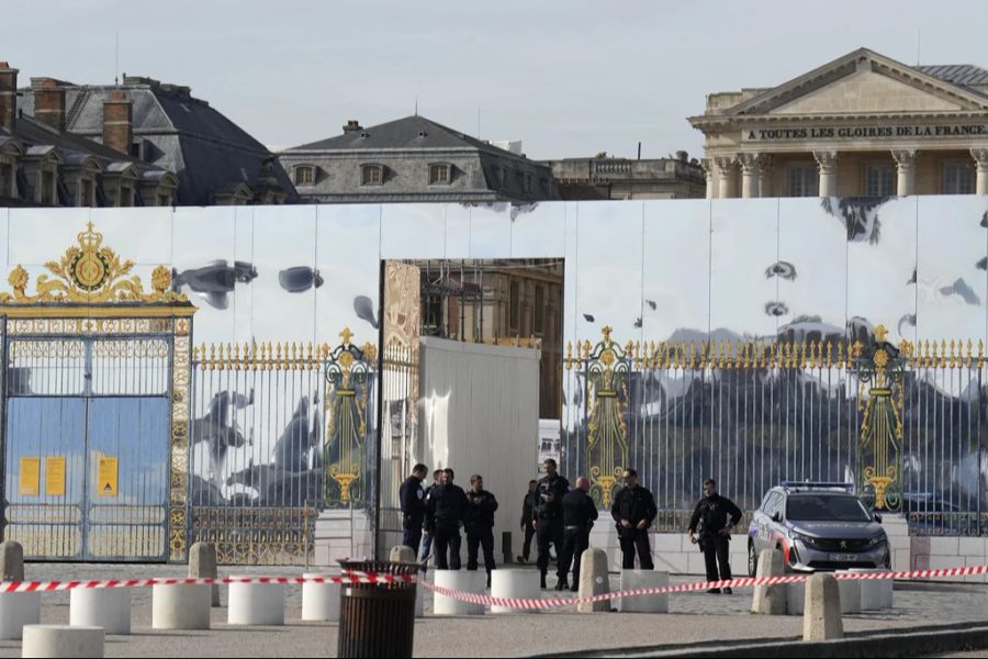 Das Schloss Versailles wurde in neun Tagen sieben Mal evakuiert.