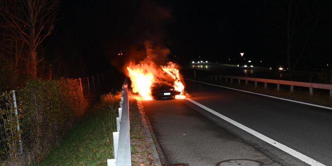 Auto in Vollbrand