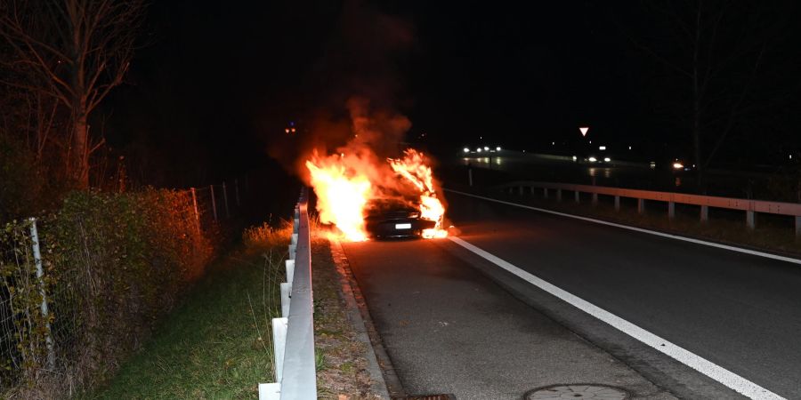 Auto in Vollbrand