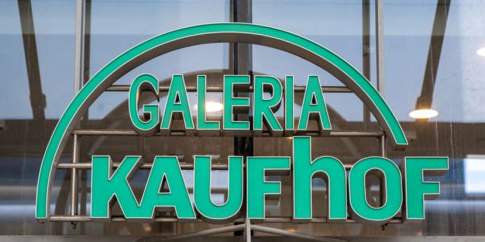 Die deutsche Warenhauskette Galeria Karstadt Kaufhof soll sich auf eine Insolvenz von Benko vorbereiten. (Symbolbild) Benko Galeria Karstadt Kaufhof