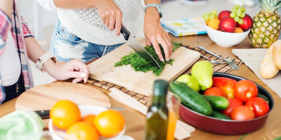 Frauen kochen