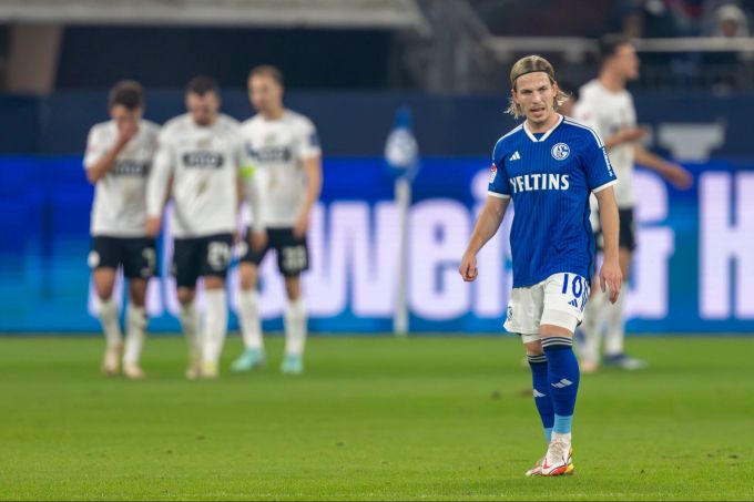 Der FC Schalke ging nach zuletzt zwei Siegen in der Liga wieder als Verlierer vom Platz. David Inderlied/dpa Schalke