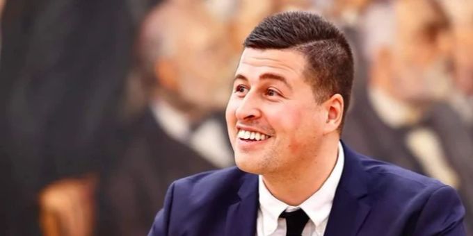 Der dänische Mitte-Politiker Mike Fonseca (28) ist mit einer 15-Jährigen liiert – juristisch betrachtet ist das in dem skandinavischen Land kein Problem, ethisch hingegen schon. Dänemark Pädophilie Skandal Minderjährige