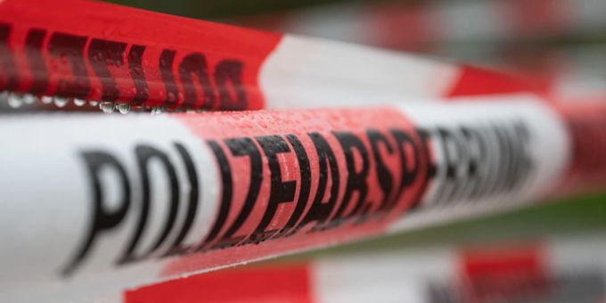Die Seniorin fuhr die zwei Frauen in der Region Lugano an. (Symbolbild) polizeiabsperrung