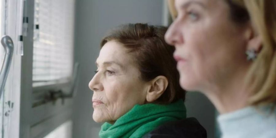 Ein letztes Wiedersehen mit Hannelore Elsner (l) als Elsa Bronski im «Tatort»; neben ihr Anna Janneke (Margarita Broich). Foto: -/HR/Degeto/dpa