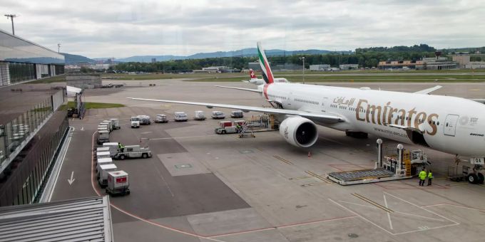 Ein Emirates Flugzeug am Flughafen Kloten. Ein Emirates Flugzeug am Flughafen Kloten.