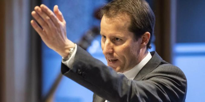 Nationalrat Thomas Aeschi spricht während der Nominationsversammlung für die National- und Ständeratswahlen der SVP Kanton Zug am Mittwoch, 3. April 2019, in Steinhausen. Thomas Aeschi SVP
