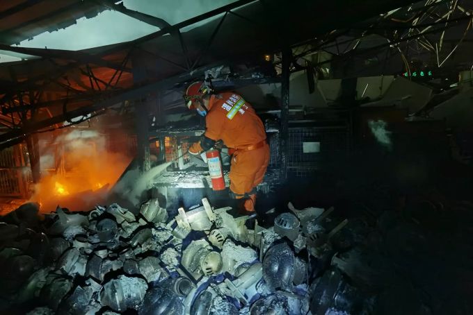 Explosion eines Tanklastwagens in Ost-China