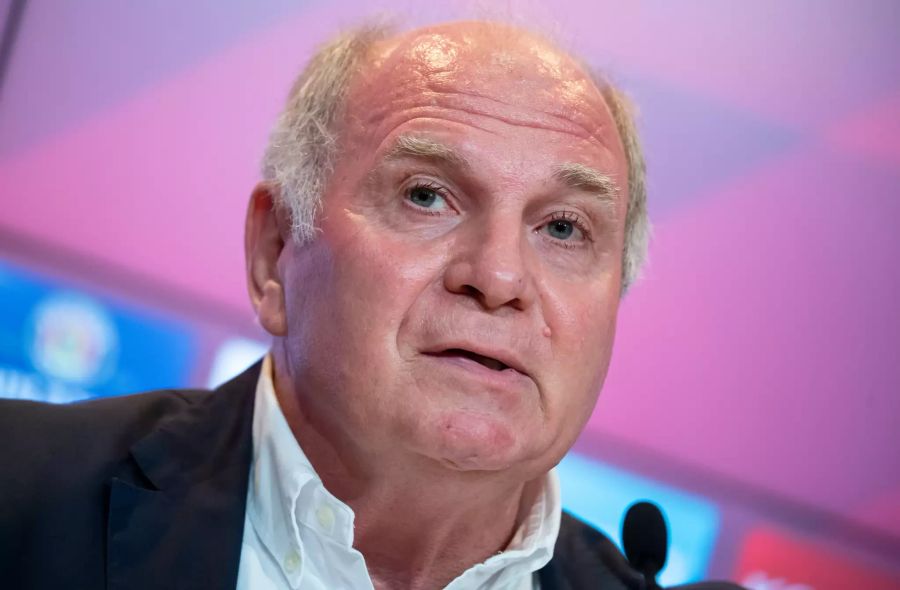 Uli Hoeness ist mittlerweile nicht mehr Präsident bei Bayern München. Der Deutsche bleibt aber als Ehrenpräsident nahe beim Verein.