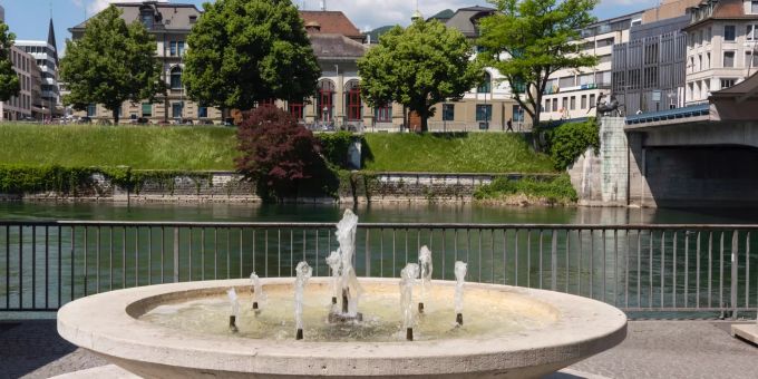 Olten, Aare und Stadtheater (im Hintergrund) - Olten Olten, Aare und Stadtheater (im Hintergrund) - Olten