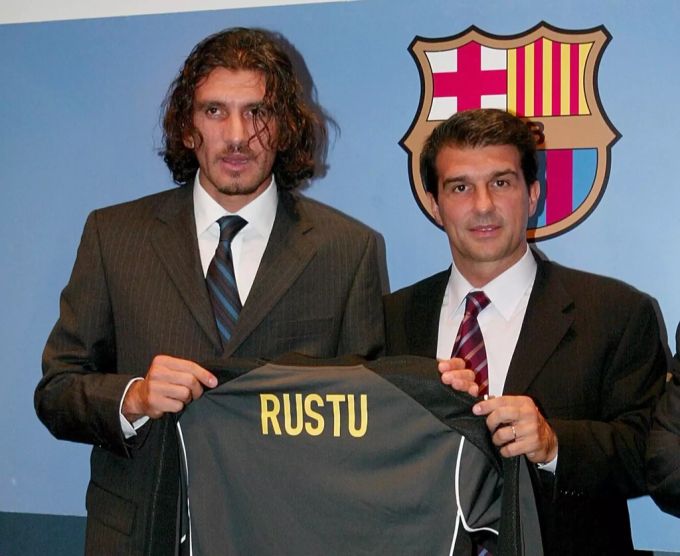 Rüstü Recber (l) wechselte 2003 zum FC Barcelona. Rüstü Recber