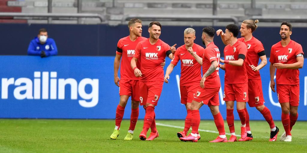 FC Augsburg besiegt Schalke 04 mit 30 FC Augsburg besiegt Schalke 04 mit 30