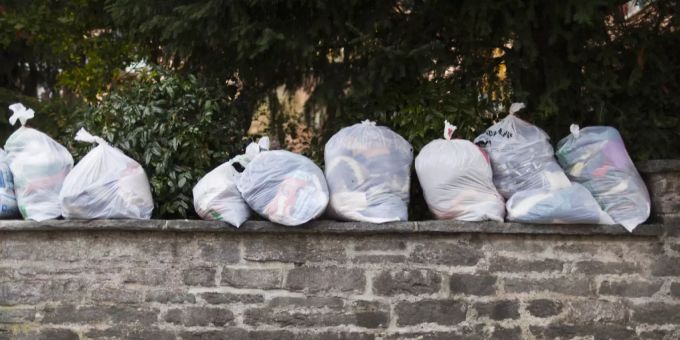 Die Gemeinden müssen sich um die öffentliche Altkleidersammlung kümmern. Altkleider