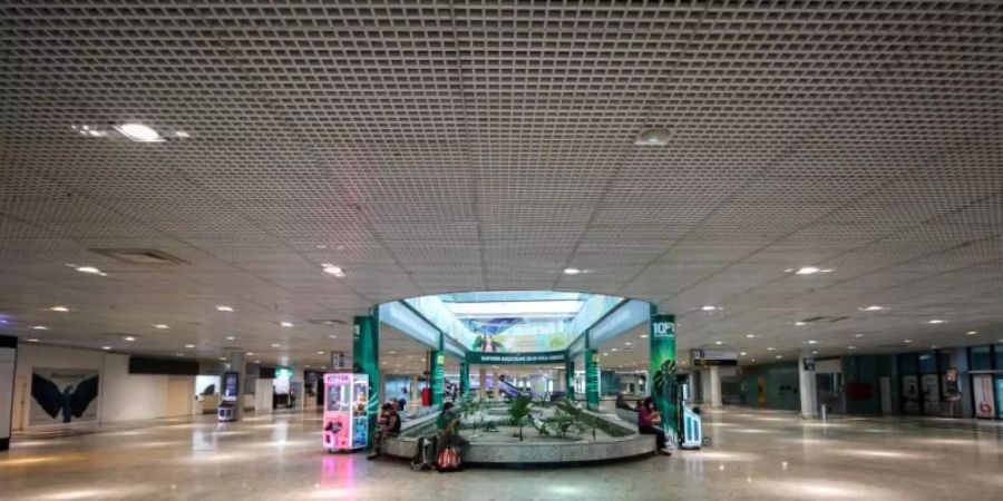 Der nahezu menschenleere Flughafen Eduardo Gomes in Brasilien. Foto: Lucas Silva/dpa
