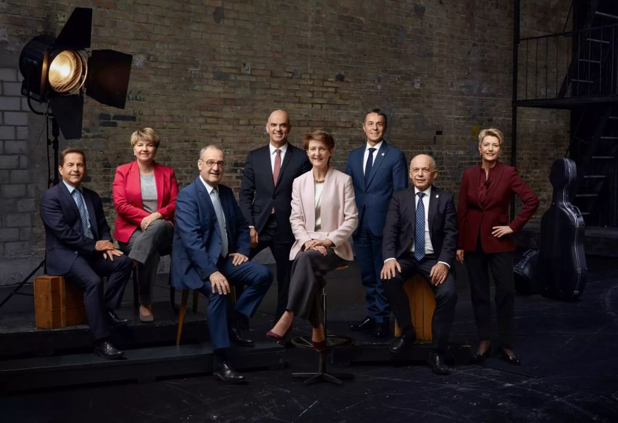 Das offizielle Bundesratsfoto 2020 im Auftrag der Bundespräsidentin Simonette Sommaruga stellt den Bundesrat als Ensemble dar.