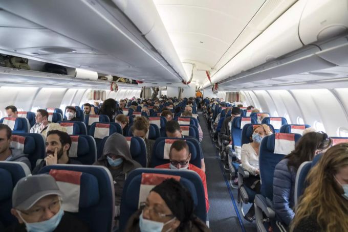 Die grosse Mehrheit der Swiss-Passagiere tragen bereits eine Maske – auch ohne Pflicht (Symbolbild). Maskenpflicht