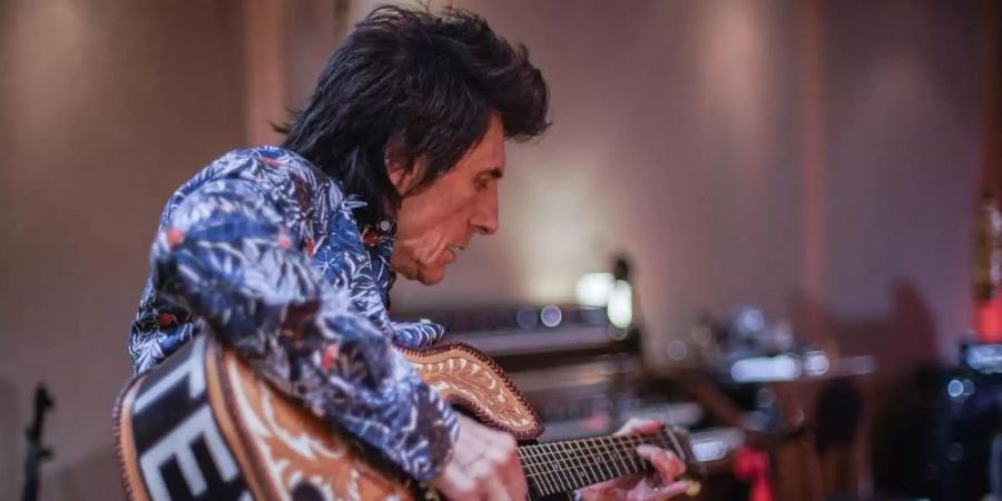 Ronnie Wood ist ein freundlicher, kreativer, wohl auch oft allzu sorgloser Mensch. Foto: Andy Muggleton/Eagle Rock Films/Piece of Magic Entertainment/dpa