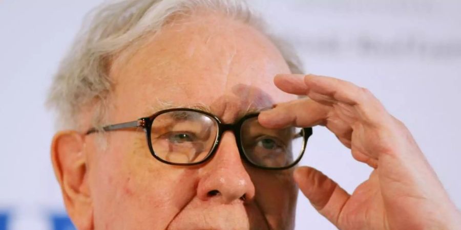 US-Investor Warren Buffet kauft mitten in der Corona-Krise kräftig ein. Foto: Arne Dedert/DPA FILE/dpa