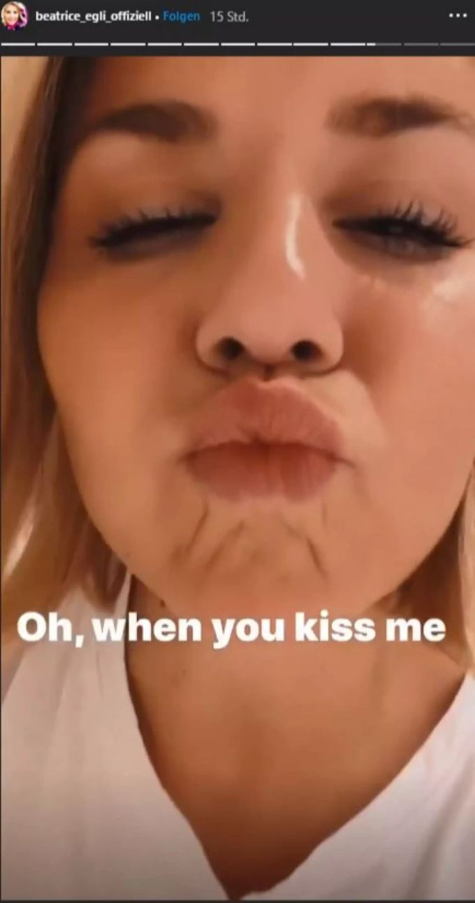 Beatrice Egli gibt ihren Fans einen virtuellen Schmatzer. egli