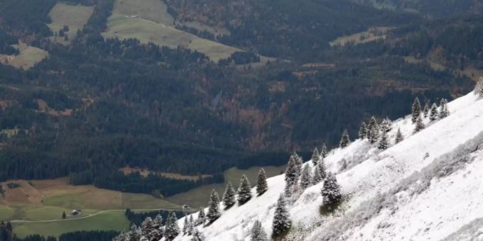In den Schweizer Bergen taut der Permafrost schneller denn je – mit Höchstwerten bei Temperaturen und Auftauschichten. (Archivbild) Schweizer Alpen