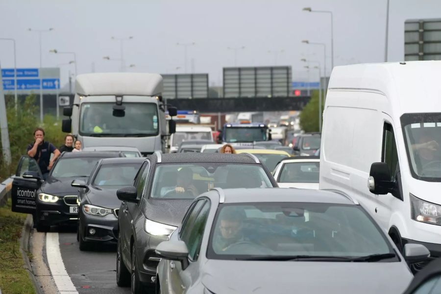 Die Aktion sorgte für viel Stau auf der Autobahn M25