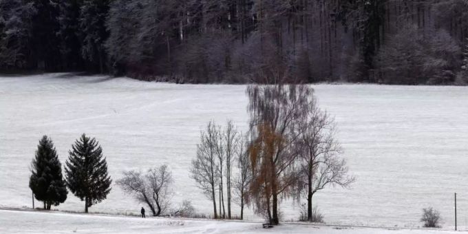 Allein in der Winterlandschaft (Bayern). Foto: Karl-Josef Hildenbrand/dpa Allein in der Winterlandschaft (Bayern). Foto: Karl-Josef Hildenbrand/dpa