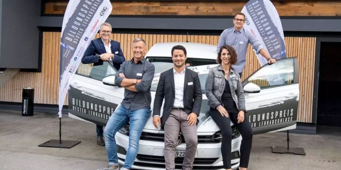 Bildungspreis 2021: Der Vorstand des Gewerbevereins zusammen mit dem Gossauer Schulpräsidenten. Von links: Markus Beeli, Reto Huber, Schulpräsident Stefan Rindlisbacher, Claudia Meier-Uffer, Remo Schönenberger. Es fehlen vom Vorstand: Thomas Stadelmann, Thomas Braunwalder, Gallus Hälg. Vorstand Gewerbeverein Gossau