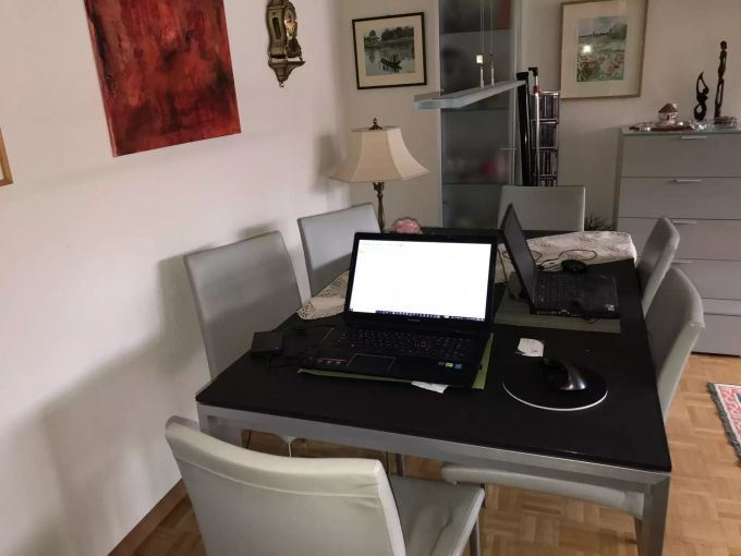 Arbeitsplatz zu Hause: Christoph Böhi bringt langjährige Erfahrung mit und bildet sich stetig weiter. Treuhand Binningen Christoph Böhi
