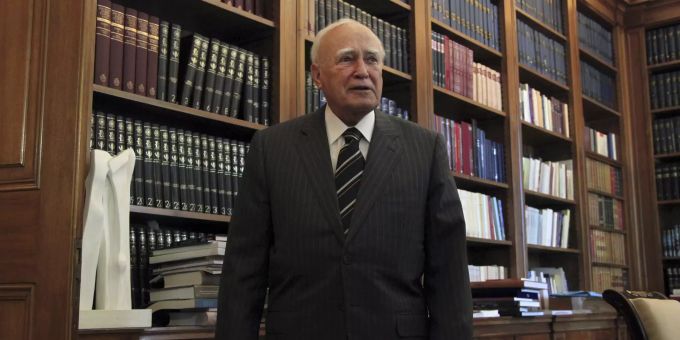 Der frühere griechische Staatspräsident Karolos Papoulias ist am Sonntag im Alter von 92 Jahren gestorben. Greece Obit Papoulias