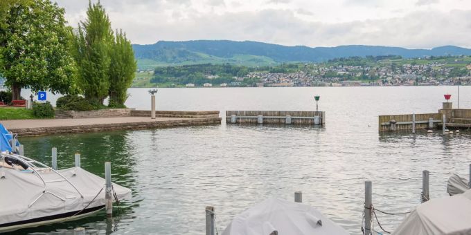 Der Schiffsteg Männedorf am Zürichsee. Der Schiffsteg Männedorf am Zürichsee.