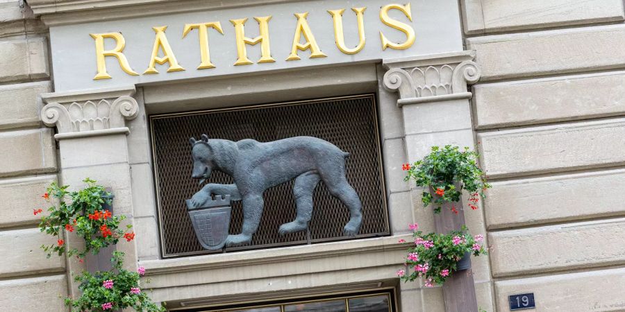 Eingang zum Rathus von Burgdorf am Kirchbühl.