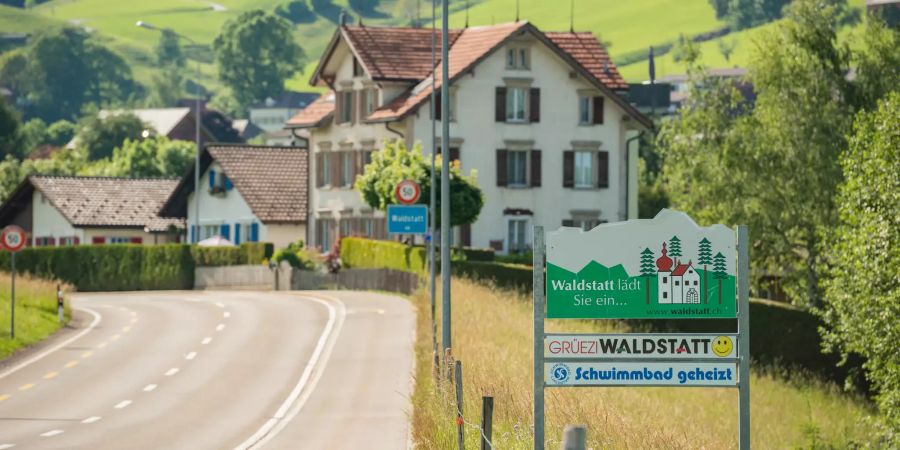 Ortseinfahrt nach Waldstatt auf der Urnäscherstrasse.